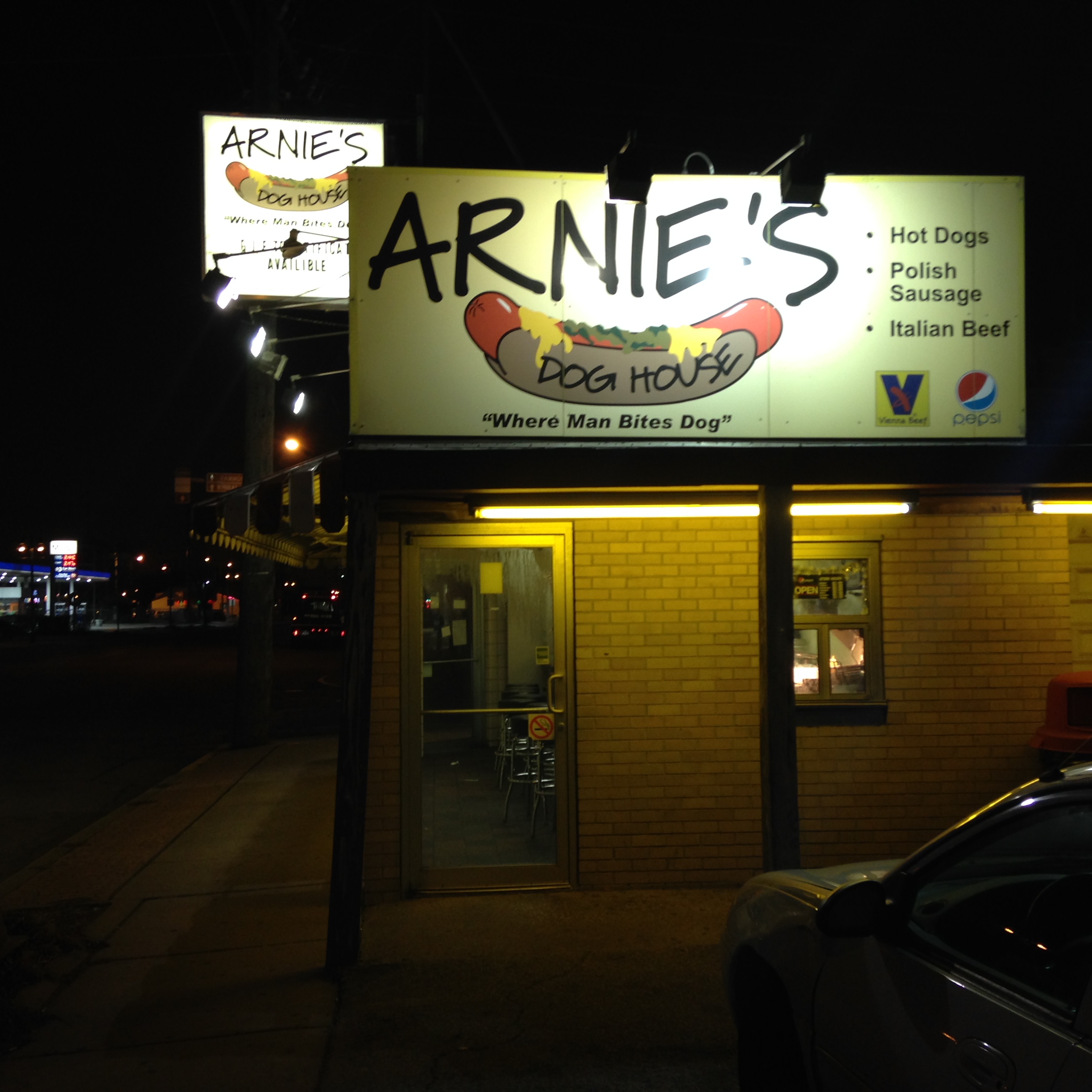 Arnie's Dog House Exterior - Whiting, Indiana - December 2014