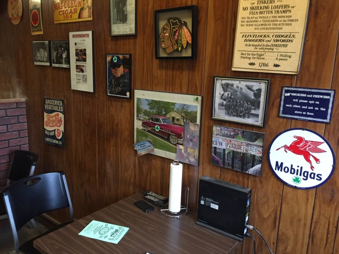 Seating at Pudgy's - Pudgy's Pizza, Hegewisch - Chicago Pizza Hound